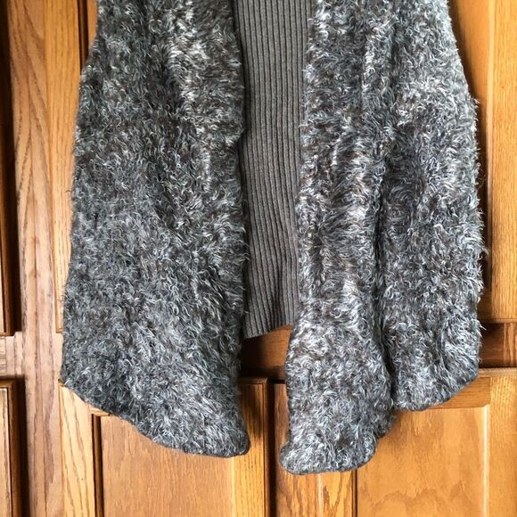 CAbi Chic Soft Faux Fur Open Vest Size M - Picture 6 of 12